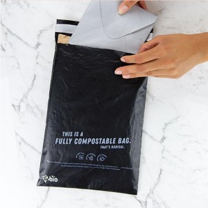 Black mailing bags