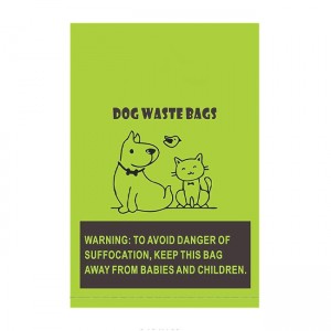 Caixa dispensadora embalada com sacos de cocô de cachorro enrolados e planos