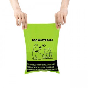 Im Spenderkarton verpackte, gerollte Hundekotbeutel mit flacher Oberseite
